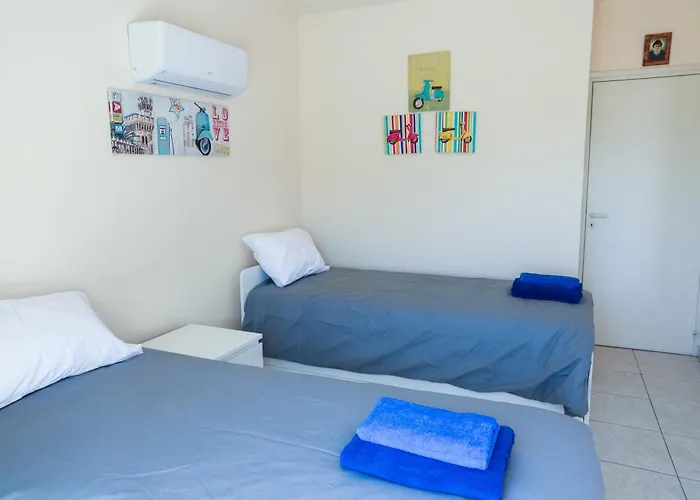 Mackenzie Flat 101