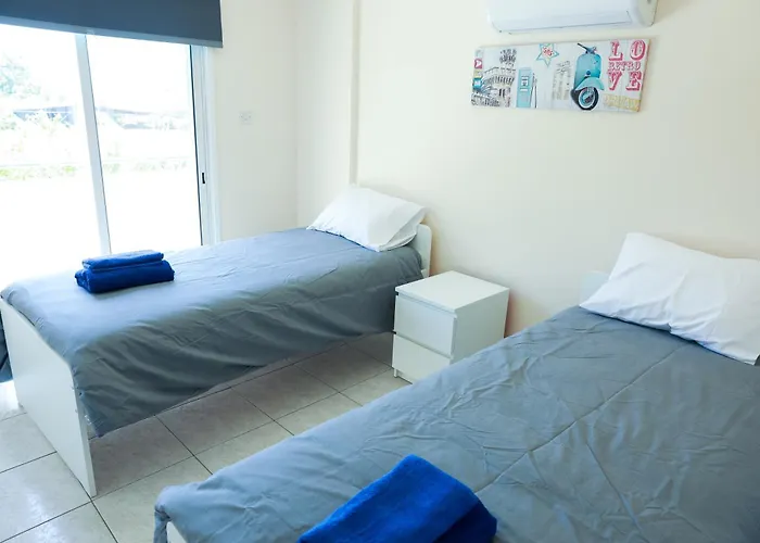 Mackenzie Flat 101